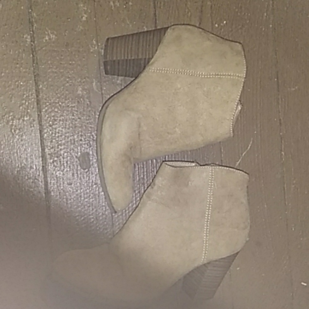 Boots - Picture 2 of 4